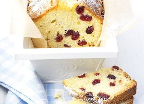 recipe image Marcipánový chlebíček s brusnicami