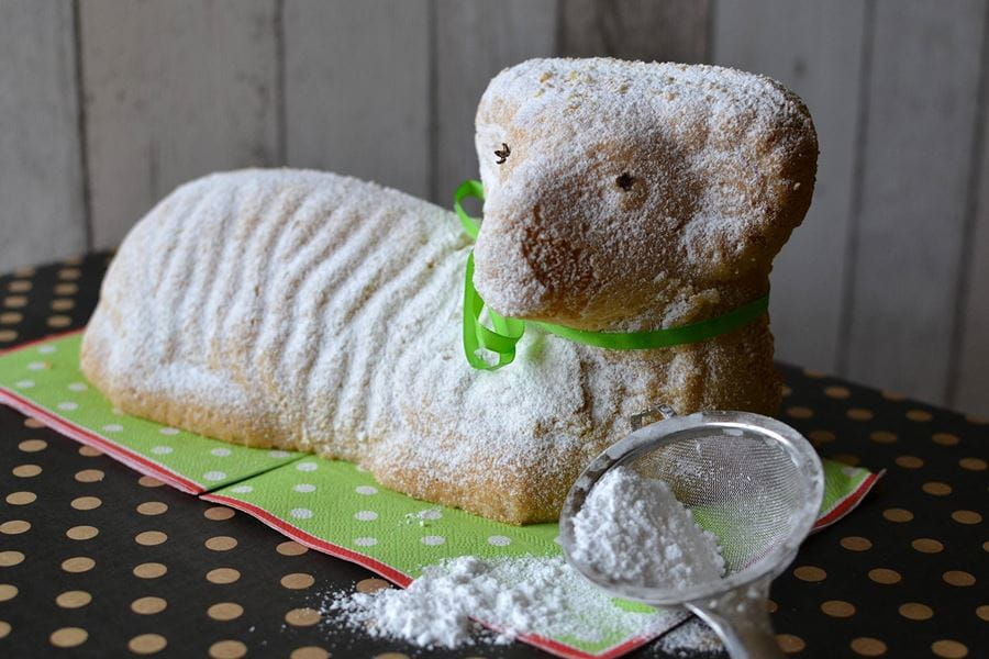 recipe image Veľkonočný baranček z piškótového cesta