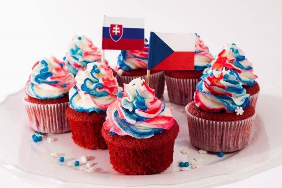 recipe image Hokejové Red Velvet cupcakes so smotanovým krémom
