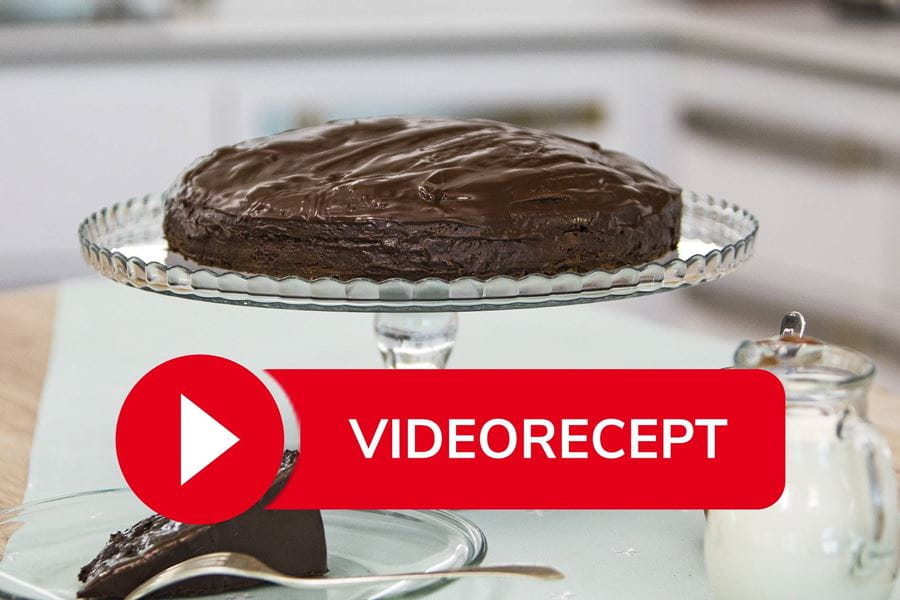recipe image Jablková Sacherova torta
