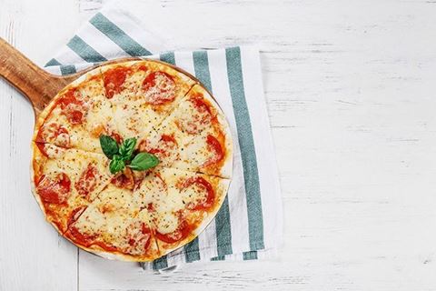 recipe image Pizza s mozzarellou a bazalkou