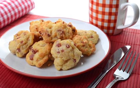 recipe image Cookies s údeným mäsom a údeným syrom